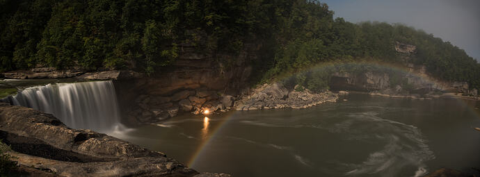 Cumberland_Falls_Moonbow_panarama